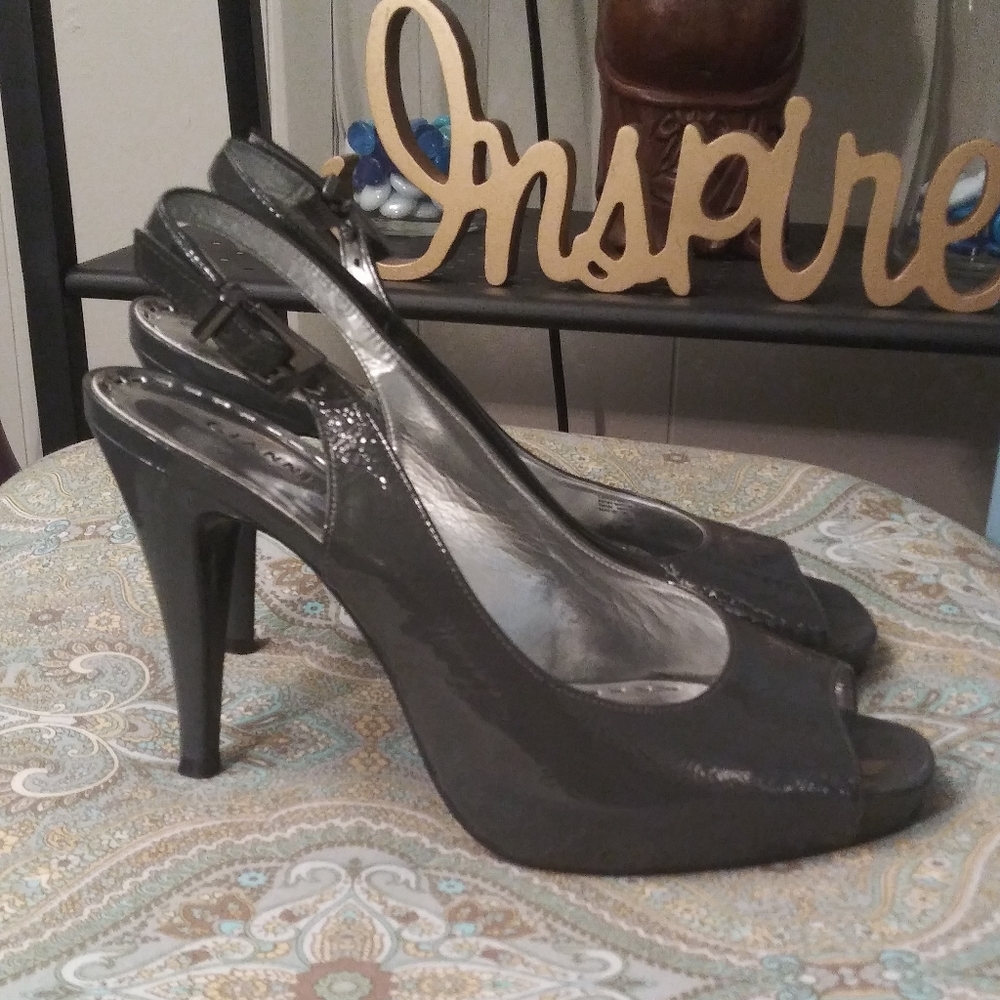 Gianni Bini Grey Platinum Slingback Size 7.5